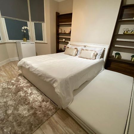 Private Rooms In Excellent Family House ,Zone 2 Londen Buitenkant foto