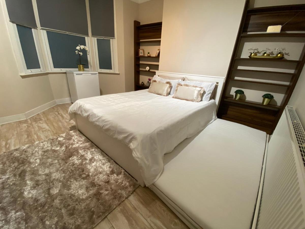 Private Rooms In Excellent Family House ,Zone 2 Londen Buitenkant foto