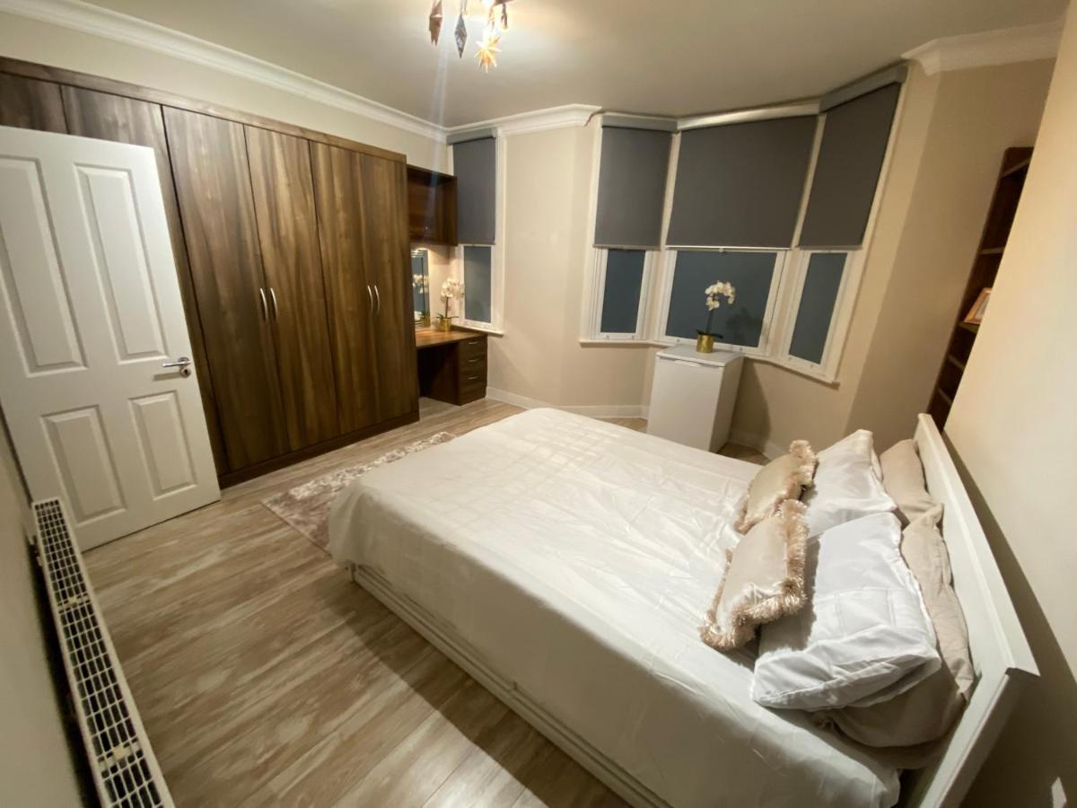 Private Rooms In Excellent Family House ,Zone 2 Londen Buitenkant foto
