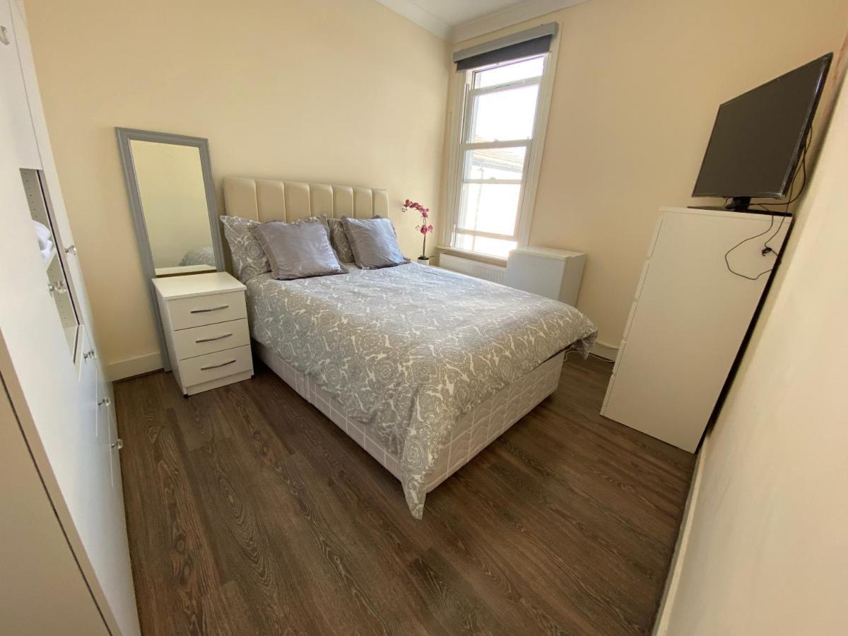 Private Rooms In Excellent Family House ,Zone 2 Londen Buitenkant foto